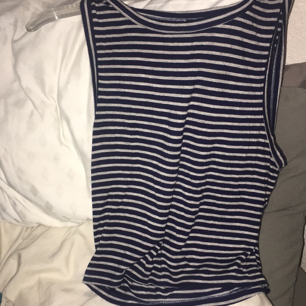 Short tank top
